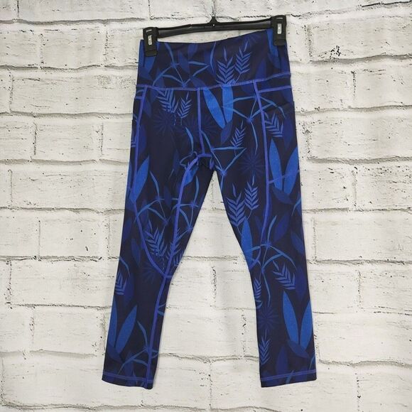 Zyia Active Women’s Cropped Dark Blue Leaf Print Leggings Size 4 Athleisure Yoga - Picture 1 of 12